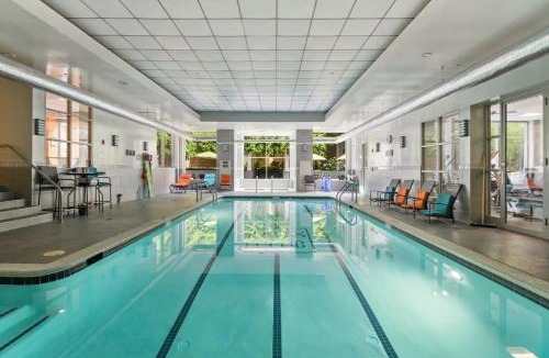 Crystal City Apartment | Prime location Apt W Gym & Indoor Pool
