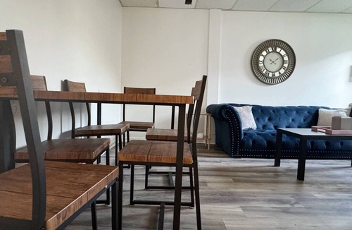 Inglefield Apartment | Princeton Suite 6 - KING 2BR/2BA