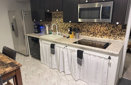 Severn Apartment | Private 1BD Basement Apartment w. Gym