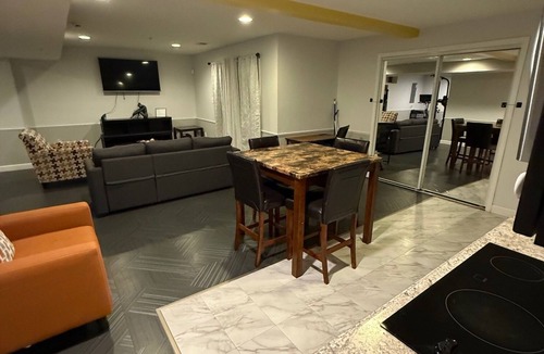 Severn Apartment | Private 1BD Basement Apartment w. Gym