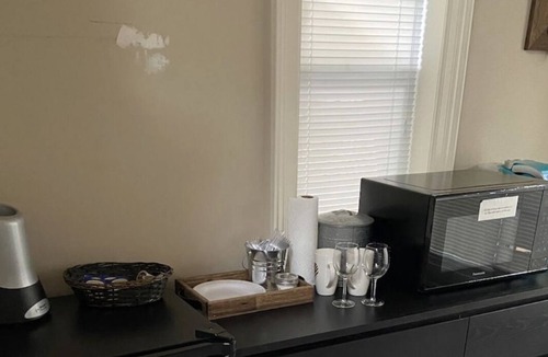 Virgil Apartment | Private apartment close to restaurants!