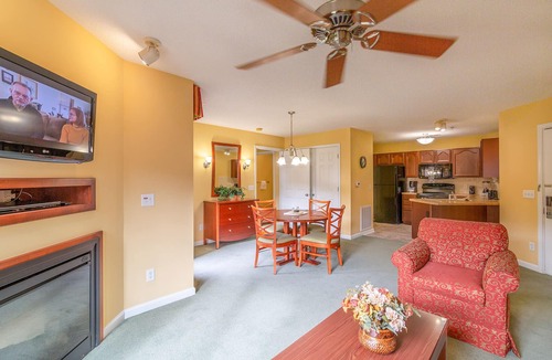 McGaheysville Condo | Private Balcony, Kitchen, Jacuzzi tub!