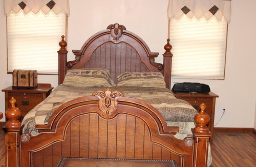 Akin House | Private country setting. just 10 minutes from town