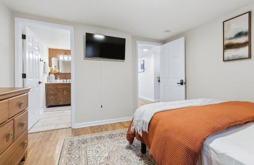 Dallas House | Private Double Room with Private Bathroom