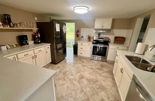 Mount Jackson House | Private Pool HotTub Sauna Wineries Hikes