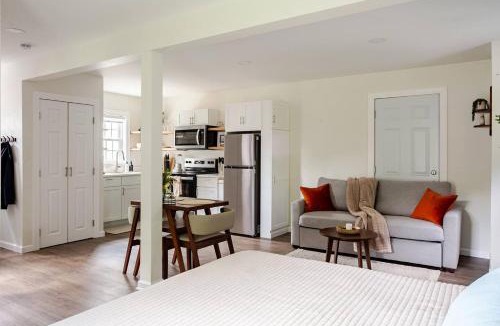 Newark Apartment | Private Studio Apartment with One King Bed and One Sofa Bed