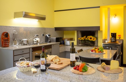 Acquesalate Villa | Private villa ideal location for families & weddings.