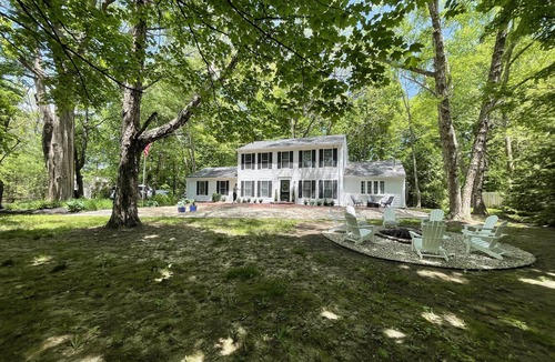 Arcadia House | Private Wooded Morse Lakeside Retreat