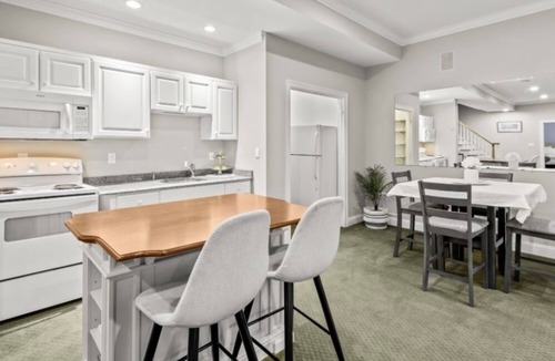Maple Hill House | Quaint and Quiet 2 Bed / 1 Bath