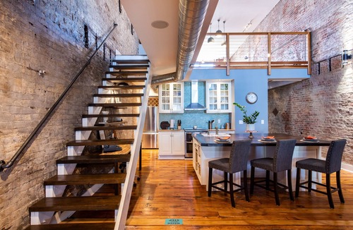 New Albany House | Quaint Historic Downtown: Walk to Dinner & Shops, Poker Table, Rooftop, Garage