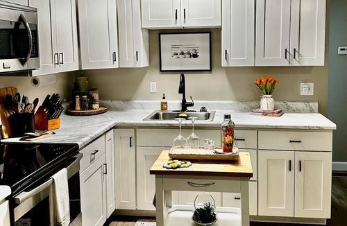 South Point Apartment | Quaint, spacious, & relaxing; come stay with us, you'll enjoy the details.