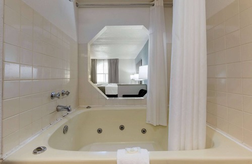 Bedford Hotel | Quality Inn Alexis Rd