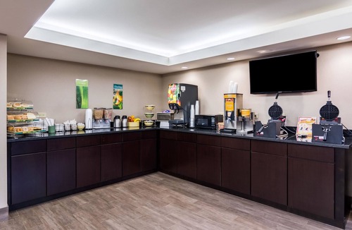 Lakeview Hotel | Quality Inn Manassas