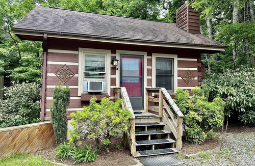 Blowing Rock Cabin | Queen Cozy Cabin on Main St