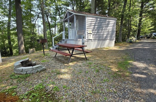 Brimfield Cabin | Quiet and Cozy Campground Cabin 2 near the lake