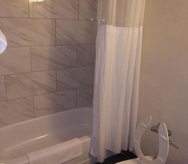 Wayne Hotel | Red Apple Inn