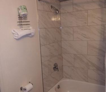Wayne Hotel | Red Apple Inn
