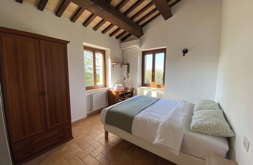Cingoli House | Relax in our Bed & Breakfast between horses and olive trees.