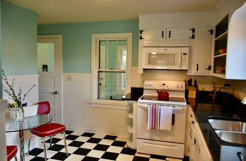 Otego House | Retro-Chic Mid-Century Home w/AC – 8 Min Drive to All Star Village & Downtown