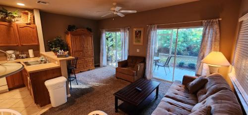 Port Saint Lucie Villa | Right Direction Rentals 2 Bedroom Villa 8403