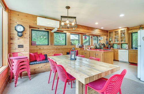 Skykomish Cabin | Riverfront Skykomish Cabin w/Private Hot Tub!