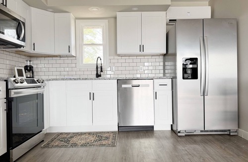 Newburgh Apartment | RiverStone Retreat E
