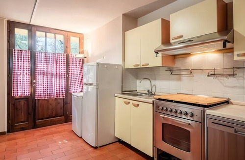 Fucecchio House | Room 'Aria' with Shared Pool, Wi-Fi, and Air Conditioning