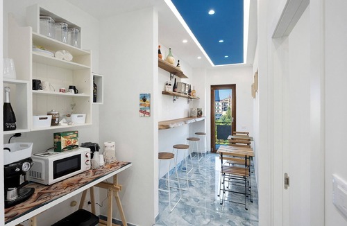 Ercolano Apartment | Room 'Camera Superior Con Balcone' with Mountain View, Wi-Fi and Air Conditioning