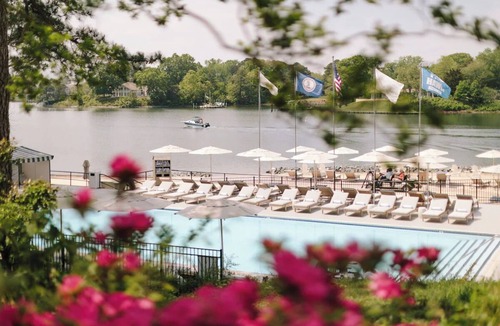 Irvington Hotel | Room Overlooking Calm Waters | Relaxing Getaway w/Seasonal Pool, Courtyard