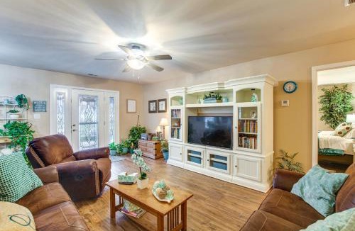 Litchfield House | Route 66 Gem! Charming Litchfield Home w/Yard