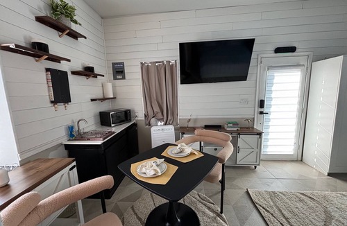 Arcadia Cottage | Ruscincy’s Rest "minutes drive to Orioles stadium"