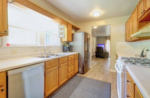 Dover House | Rustic Dover Private Getaway Near Lake!