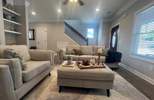 White Bluff House | Safe and Restful Luxury Townhome 30 min from Nashville