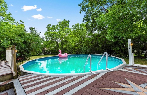 Nicholasville House | Saltwater pool, hot tub, and trampoline ! 4 beds! Baby crib!