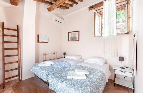Scheggino Villa | Scheggino - Casale con piscina e splendida vista