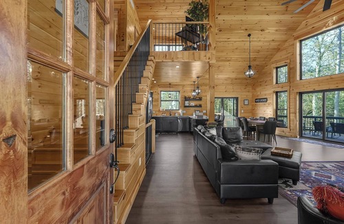 Logan Cabin | Secluded Cottage in Rustic Hocking Hills,Hot tub, Firepit, Gameroom, Golden tee.