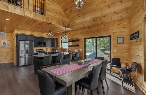 Logan Cabin | Secluded Cottage in Rustic Hocking Hills,Hot tub, Firepit, Gameroom, Golden tee.