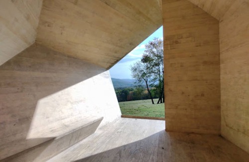 Sheffield House | Secluded Mountainside House with Outdoor Sauna, Surrounded by Trees.