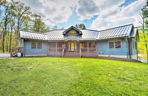 Crellin House | Secluded Oakland Gem w/Hot Tub: Dogs Welcome!