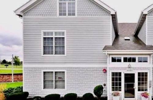 Portage House | Serenity on the Shores