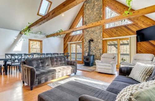 Killbuck House | ‘Shady Point Retreat’ w/Hot Tub & Pickleball!