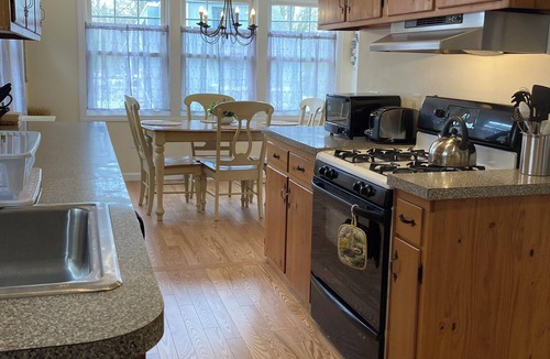 Branford Cottage | Short Beach Coastal Cottage
