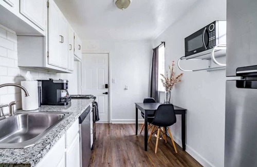 Victorian Village Apartment | Short North/Downtown | Near High St | Walk to Convention Center | 5,800+ Reviews