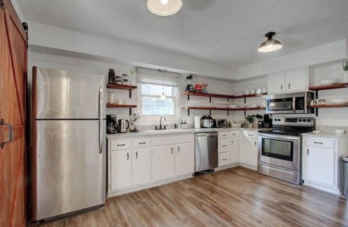 Indianapolis House | Single-Story Charmer! 5BR! Pet Friendly Getaway