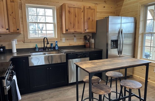 Chaplin Cabin | Sip, Stay & Unwind: Charming 2 bedroom Cabin + Loft on the Bourbon Trail