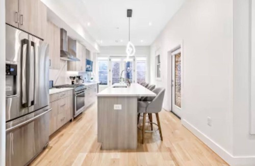 Mount Vernon Triangle House | Sleeps 12! Downtown-Entire home w/rooftop
