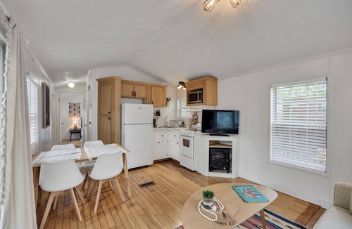 Monteagle Cottage | Smarter than the Average Stay at the Yogi Cottage!