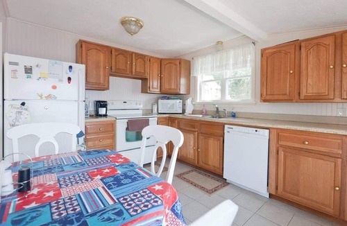Montville Cottage | Social Distancing Haven on Oxoboxo Lake. Direct Lakefront