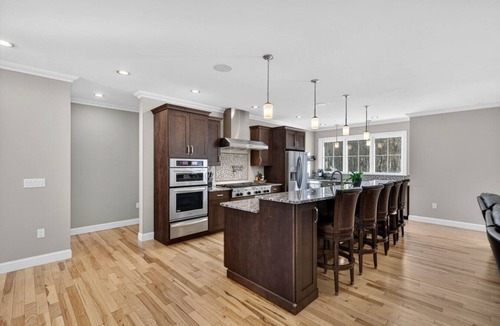Tolland House | Solar-Powered Luxury Estate | Master Spa, Tesla EV, Fast WiFi & Game Room!