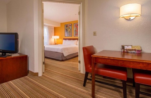 Barracks Road Hotel | Sonesta ES Suites Charlottesville University